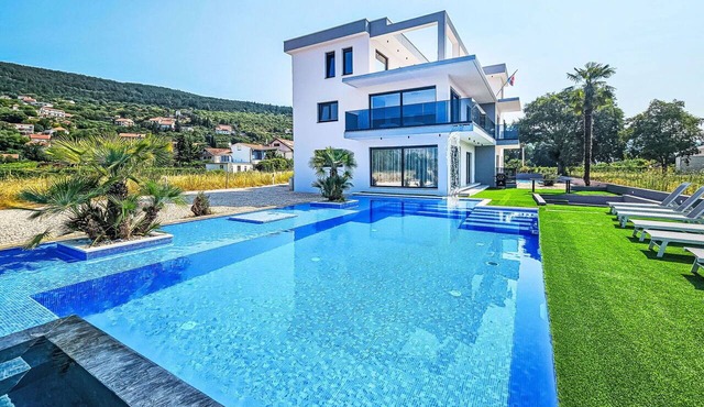 Stunning private villa for 10 people with WIFI, private pool, A/C, TV, terrace and panoramic view in Donji Proložac