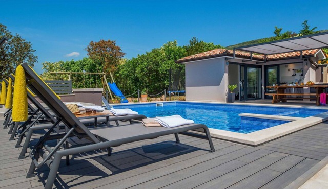 Stunning private villa with A/C, hot tub, private pool, WIFI, TV, terrace and panoramic view