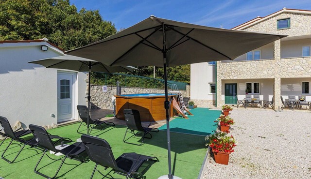 Stunning private villa for 8 people with WIFI, A/C, private pool, TV and terrace