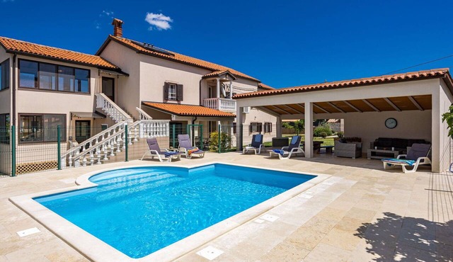 Stunning private villa for 12 guests with A/C, private pool, WIFI, TV and terrace