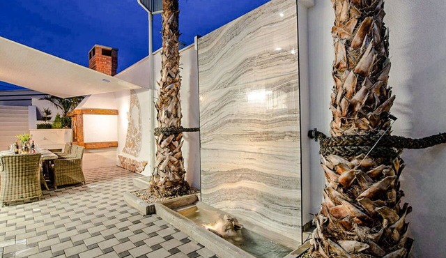 Stunning private villa for 8 guests with private pool, hot tub, WIFI, A/C, TV and terrace in Zadar