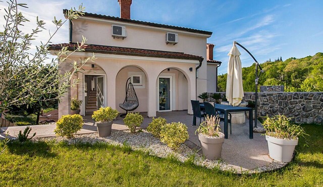 Stunning private villa with A/C, hot tub, WIFI, private pool, TV, terrace and panoramic view in Rijeka