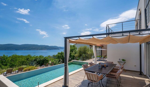 Stunning private villa for 6 guests with A/C, private pool, WIFI, TV and terrace
