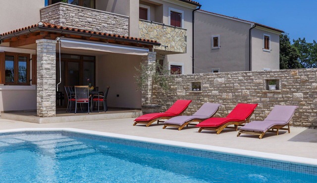 Stunning villa for 8 people with A/C, private pool, WIFI, TV and terrace