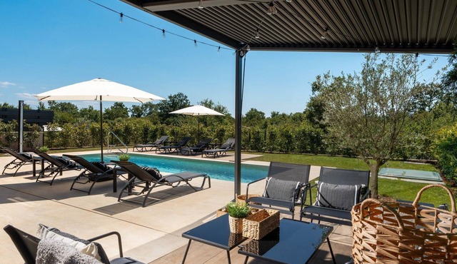 Stunning villa with private pool, sauna, billiards, table football, exercise bike, BBQ