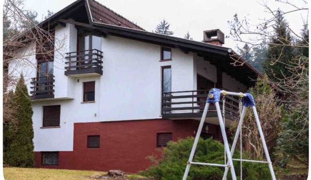 SUNNY PARK FAMILY HOME with Largest Private Yard & Big Balcony Free WiFi & bikes