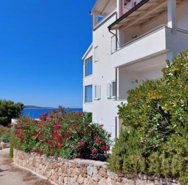 Sunny Terrace Zavala Hvar studio with terrace in Zavala