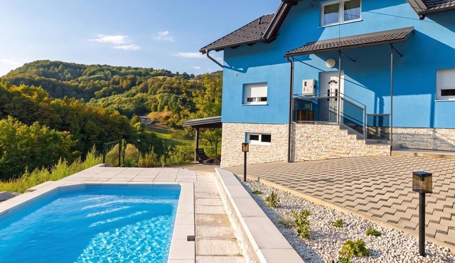The Blue House with Sauna & Jacuzzi, Desinić, Croatia in Desinić