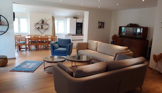 Three bedroom apartment near beach Stomorska, Šolta (A-27653-a) in Stomorska