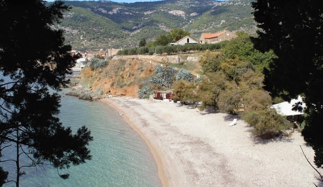 Three bedroom apartment with terrace and sea view Komiža, Vis (A-2440-a) in Komiža