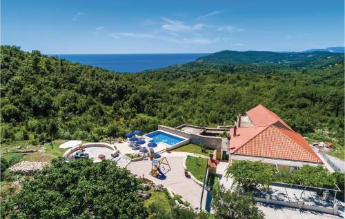 Three-Bedroom Holiday Home In Radovcici in Radovići