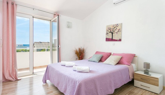 Three bedroom apartment with terrace and sea view Kaštel Štafilić, Kaštela (A-20843-a) in Kaštel Štafilić