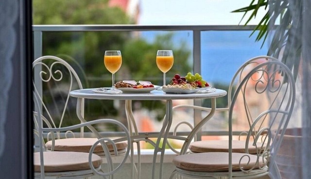 Two bedroom apartment with balcony and sea view Makarska (A-27490-a) in Makarska