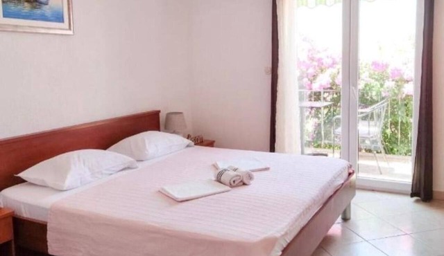 Two bedroom apartment with terrace Makarska (A-27892-a) in Makarska