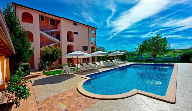 Two bedroom apartment with a swimming pool Novigrad (A-6951-c) in Novigrad