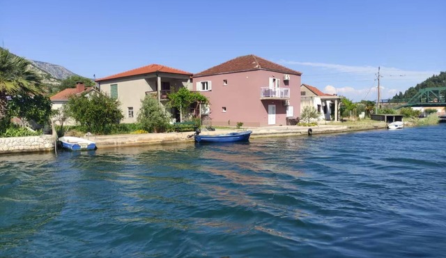 Two Bedroom Apartment with Balcony and River View in Rogotin