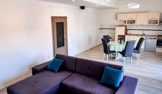 Two bedroom apartment with balcony and sea view Stobreč, Split (A-22838-a) in Stobreč