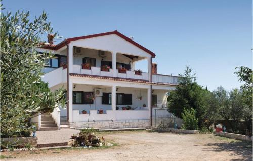 Two-Bedroom Apartment In Peruski in Peruški