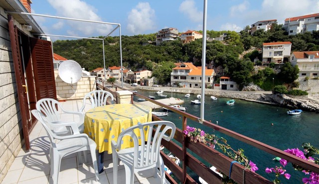 Two bedroom apartment near beach Zavalatica, Korčula (A-9285-a)