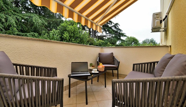 Two bedroom apartment with terrace Poreč (A-16495-a)