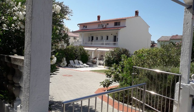 Vacation Home Daisy with Private Terrace, Wi-Fi and Air Conditioning in Rab