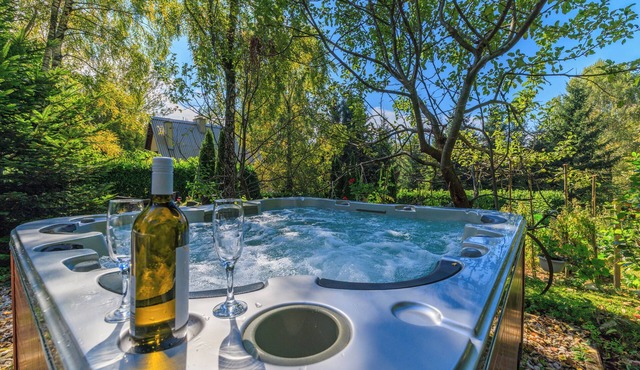 Vacation home in the countryside - natural idyll with whirlpool & pool for 4-5 people in Breze