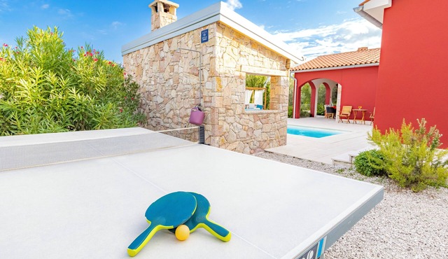 Vacation home with pool, sauna and hot tub in an idyllic village near the coast.