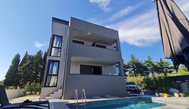 VAL 22,villa 200 m from beach ,with pool , fitness,