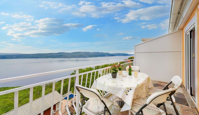 Vesna Vacation Home with a Stunning View in Plomin - Zagorje