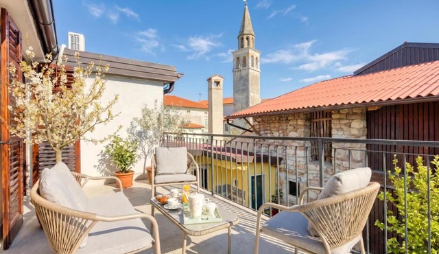 Vila Leonarda with Terrace and Garden - Happy Rentals