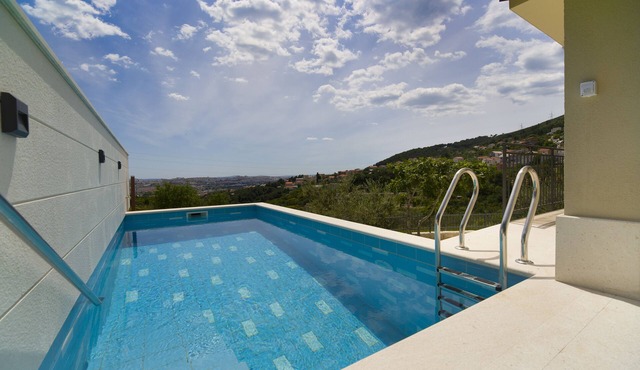 Villa- 10 minutes drive to Split. in Klis