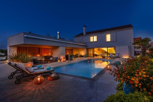 Villa Amorosa, Luxury Villa with Large heated Pool & Sea View, Lošinj Island