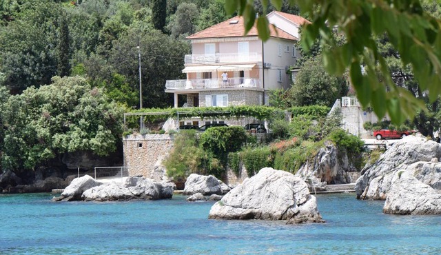 Villa Ana Apartments in Molunat