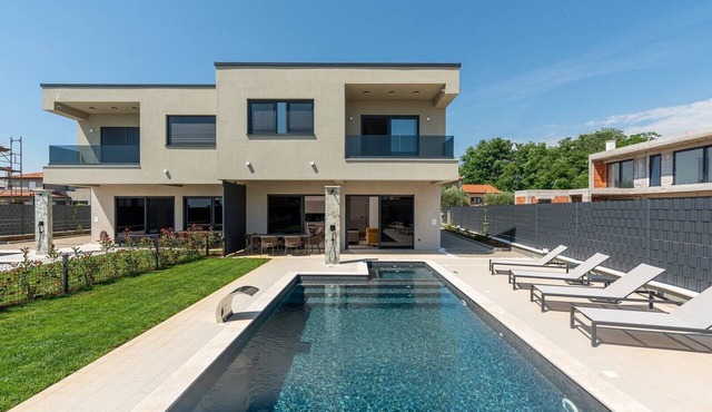 Villa Angelina – New Elegant Villa with 3 Bedrooms for 6 Guests and Private Pool in Kaštelir