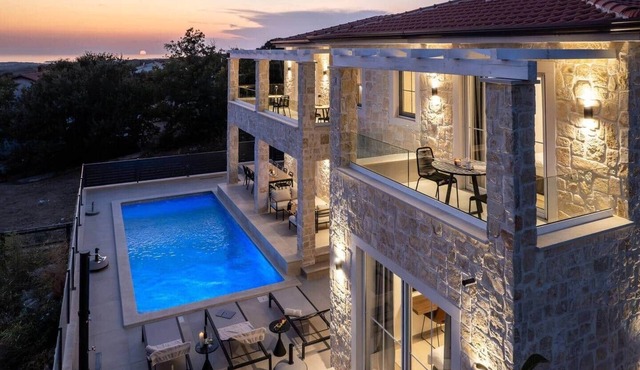 Villa Bella Vista with Pool and Seaview in Kaštelir