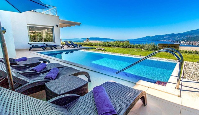 Villa Benke - Four Bedroom Villa, Sleeps 12