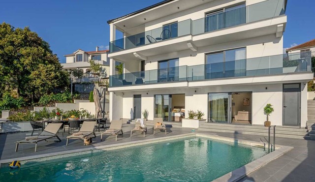 Villa Between Seas with Pool in Ražanj