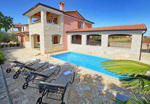 Villa Bianca with pool in Istria,Tar in Rogovići