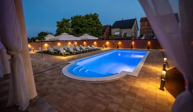 Villa Biser Dunava - Pool & River View in Vukovar
