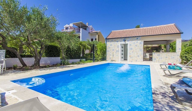 Villa BLU - holiday house with heated salt water pool, 200m to the sea, free WIFI, parking