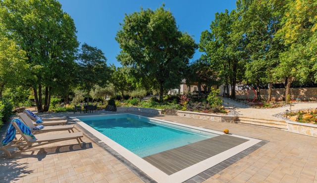 Villa Botanica - Lush Garden and Pool Oasis in Kamenmost