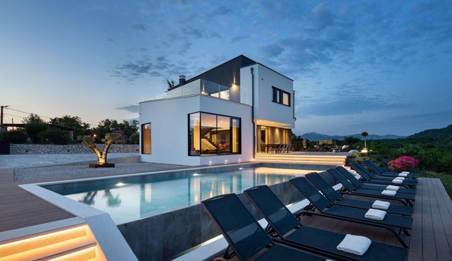 Villa Carbon Residence
