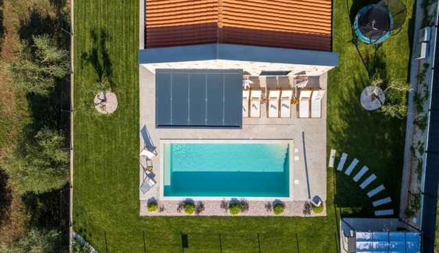 Villa Casa Fiore Viola near Porec - luxury villa with pool, playground & great location
