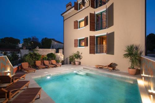 Villa Casa Nova with Heated Pool, Spa area & Game Room in Bale