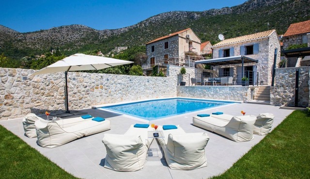 Villa Cesara - Two Bedroom Villa, Sleeps 4 in Brsecine