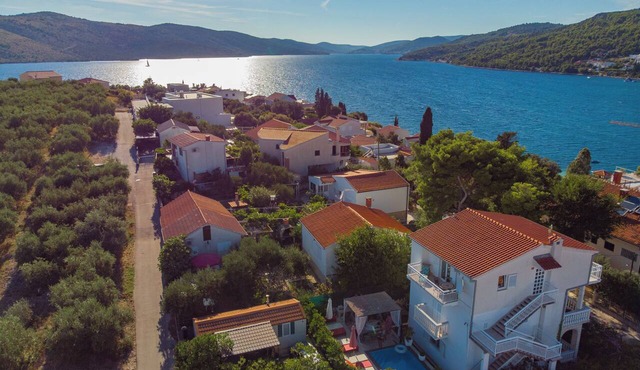 Villa Danijela with heated pool, jacuzzi and sauna in Seget Vranjica