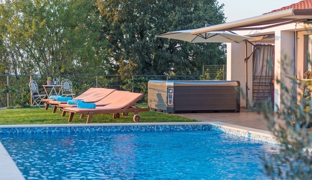 Villa di Rovigno with Pool, Hot Tub and Sea View