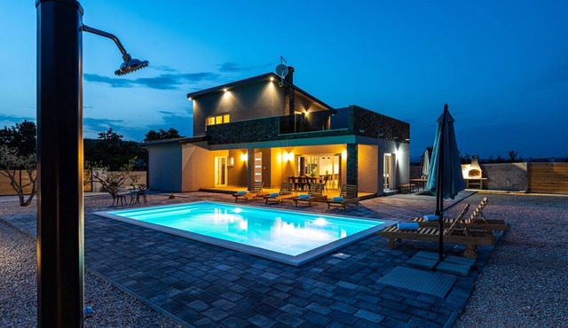 Villa Diva with pool and a quiet location in Radašinovci
