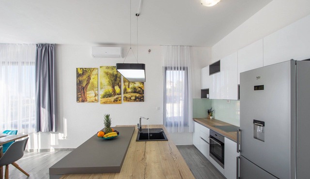 Villa Domenica with Heated Pool in Solin