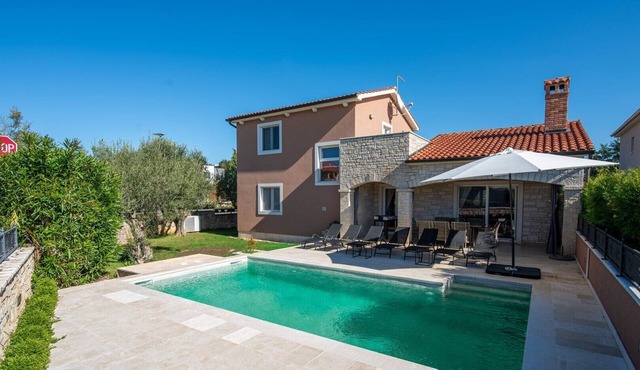 Villa Dominika with private pool and BBQ for 8 guests in Kaštelir in Kaštelir